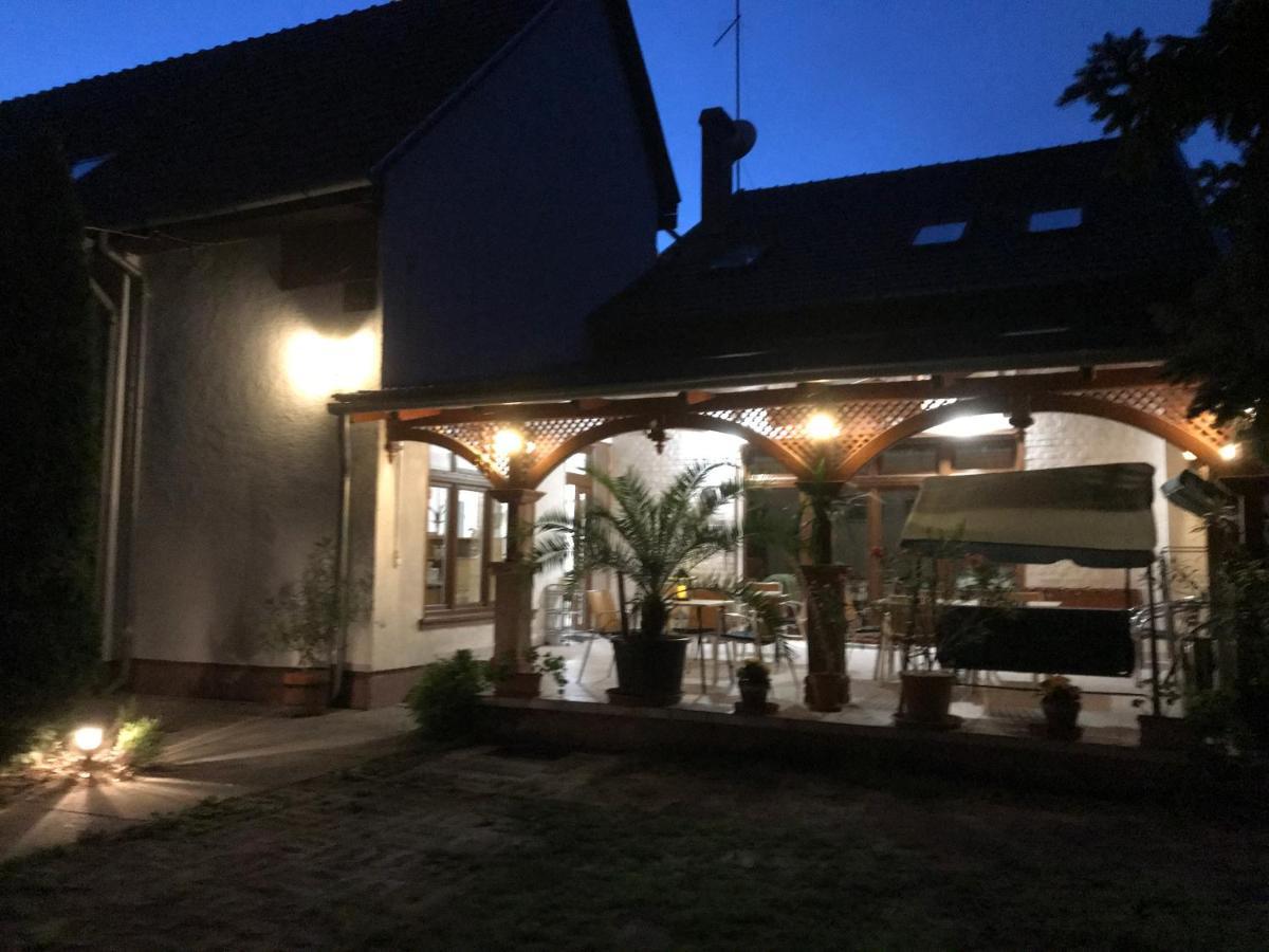 Bed and Breakfast Platanus Panzió Zamárdi Exterior foto